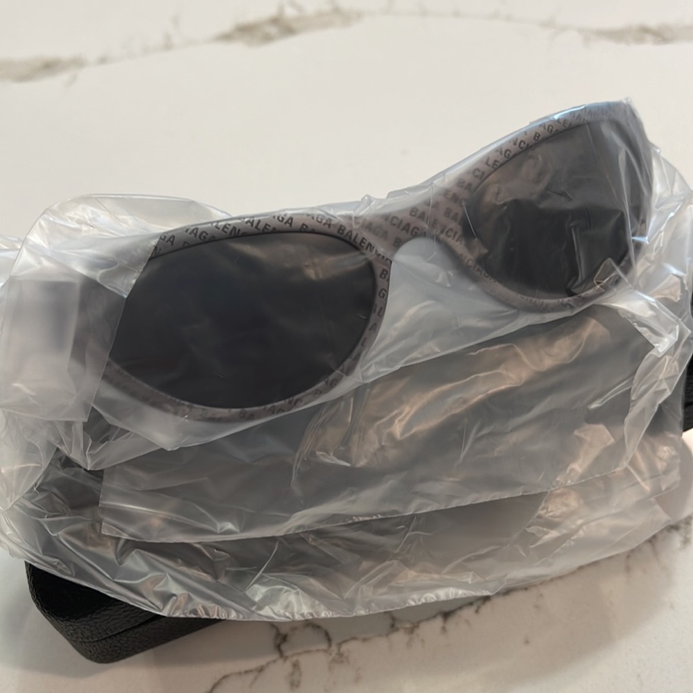 BALENCIAGA 58mm novelty cat eye sunglasses logo print - Picture 8 of 8